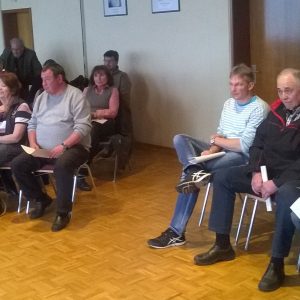 Aufmerksame Zuschauer verfolgen die Ortsbeiratssitzung
